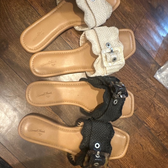 Universal Thread sandals size 9.5 - Picture 1 of 4
